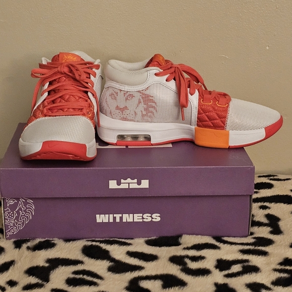Nike Lebron Shoes - Nike LEBRON WITNESS VIII WOMENS 9 NWT